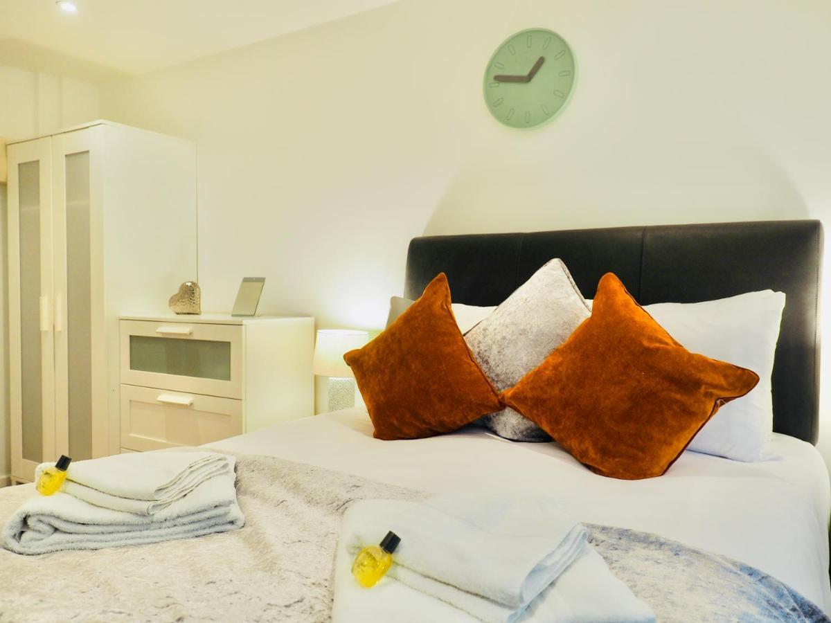 Апартаменти Private Parking Stylish Great Location Гілфорд Екстер'єр фото